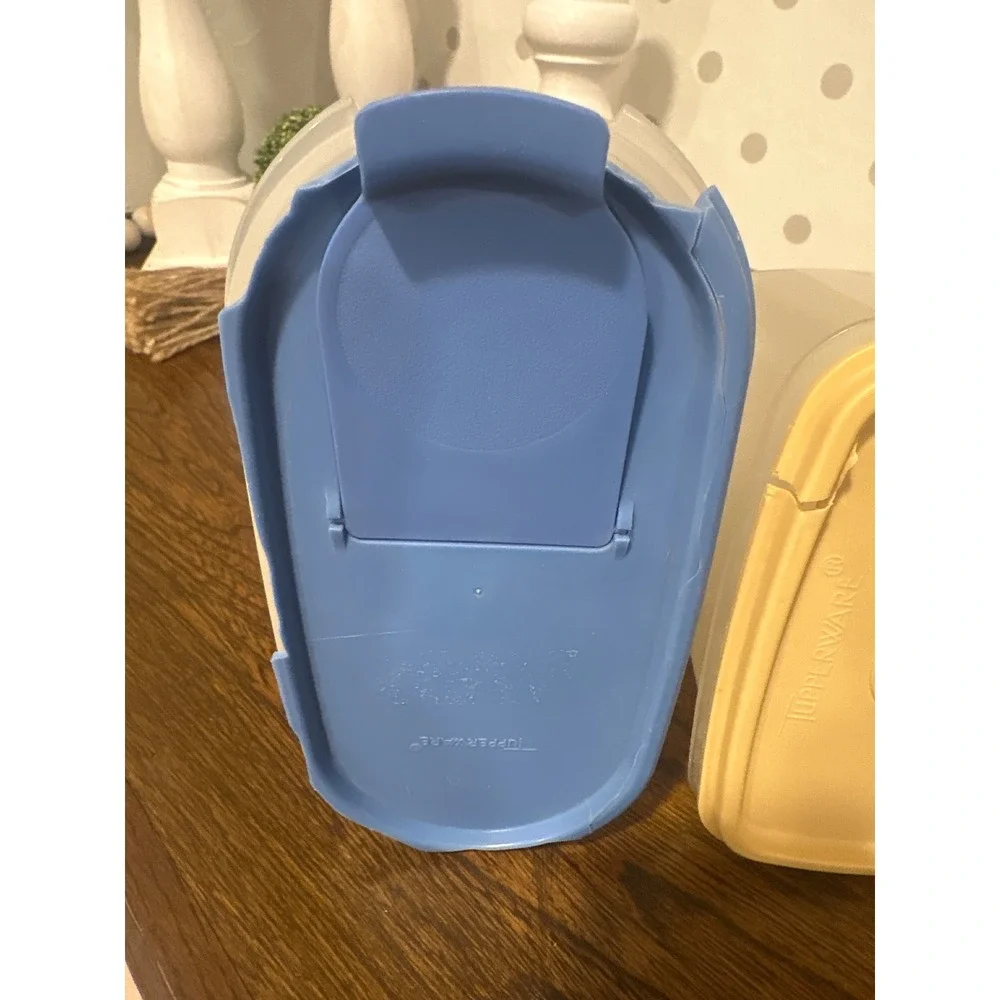 Tupperware Modular Mates Set of 2 Macaroni Container Blue Tan Lids Vintage flaw
